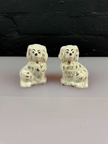 Pair beswick spaniels dogs - of,